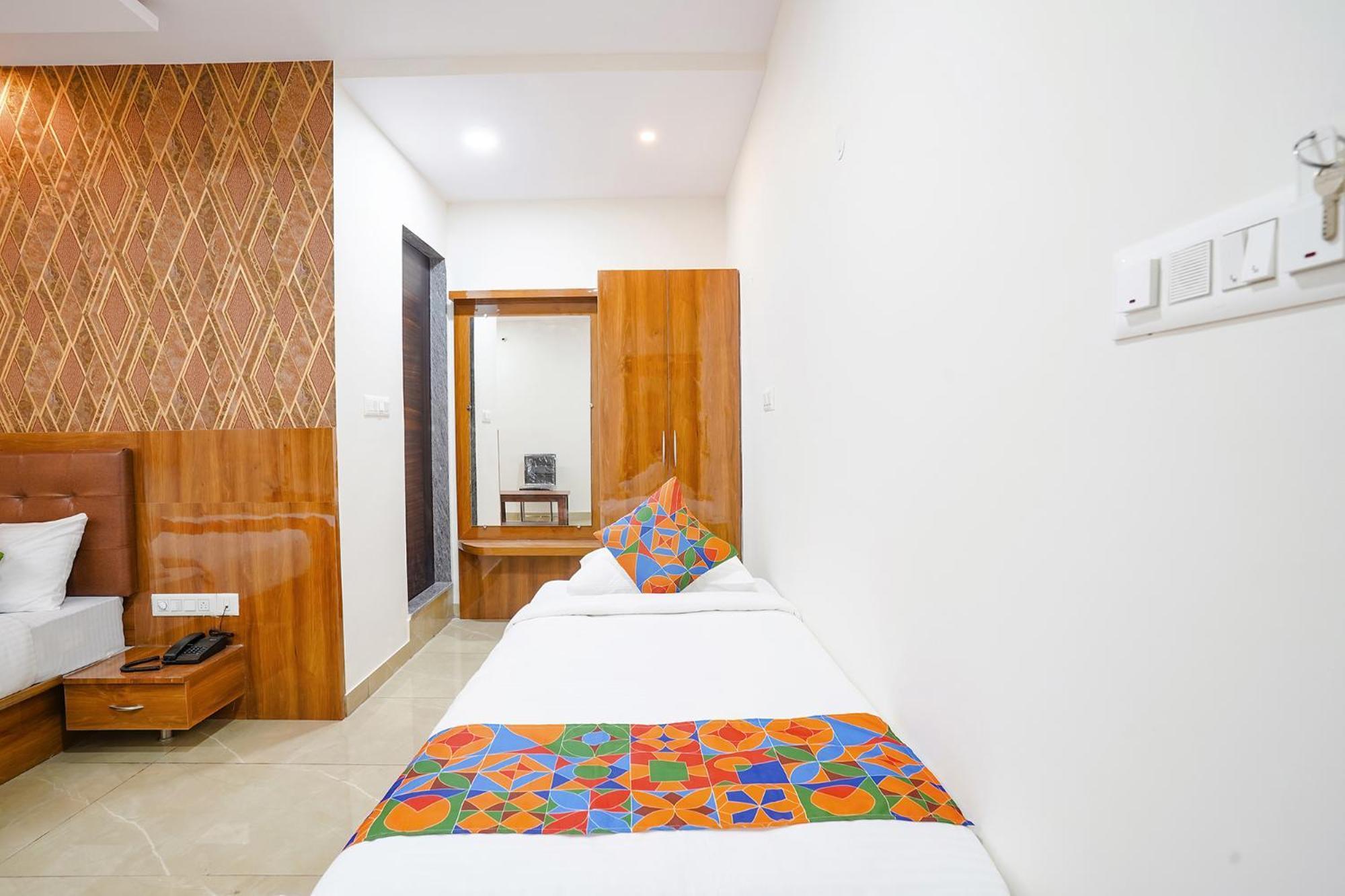 Fabhotel Platinum Palace - Nr Magadi Main Road 班加罗尔 外观 照片